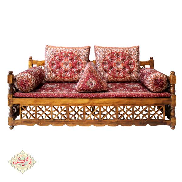 نمای روبه رو تخت سنتی سلطنتی